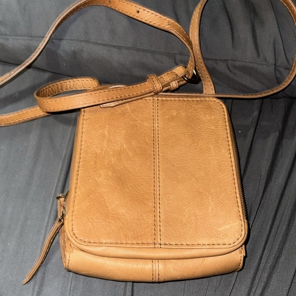 Crossbody worn a handful of times. Still in great condition. No rips. - Picture 4 of 7